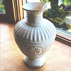 Lenox Vase “Athenian” Collection 9.25” Tall